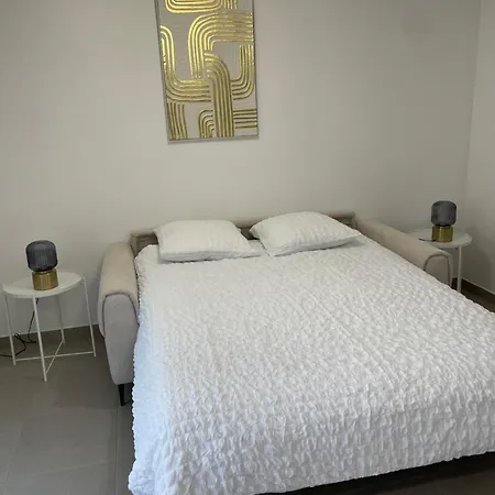 Appartement Acces Rapide A Paris ,Rer D A Cote