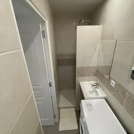 Appartement Acces Rapide A Paris ,Rer D A Cote