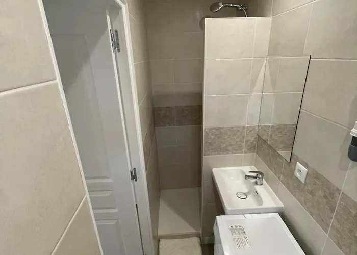 Appartement Acces Rapide A Paris ,Rer D A Cote